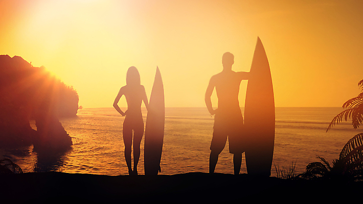 포토 JPG 해외이미지 커플 여자 남자 수영복 실루엣 바다 섬 허리손 들기 성인 두명 야자수 서핑보드 서핑 성인만 해외포토 나무 옷 포즈 관계 모션 촬영기법 사람 수상스포츠 보드_스포츠 파일형식 이미지허브