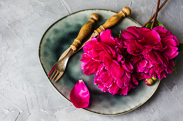 포토 JPG 해외이미지 식기 접시 포크 회색배경 사람없음 나이프 작약 플랫레이 해외포토 꽃 백그라운드 회색 플랫 칼 파일형식 이미지허브