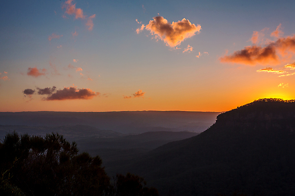 포토 JPG 해외이미지 모양 실루엣 선 여행 하늘 산 그림자 사랑 사람없음 빛 태양 계곡 어둠 황혼 일몰 절벽 하트 황금 호주 야간 저녁 해외포토 자연요소 감정 촬영기법 노을 오세아니아 파일형식 이미지허브