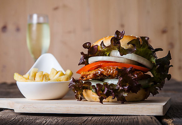 포토 JPG 해외이미지 음식 백그라운드 토마토 양파 샌드위치 요리 사람없음 빨간색 식사 치킨 감자튀김 햄버거 신선 맛 그릴 상추 샴페인 속도 깨 점심식사 번 해로움 핸드메이드 맛있는 해외포토 빵 컬러 컨셉 채소 식재료 주방용품 감자 주류 패스트푸드 튀김 조미료 닭고기요리 파일형식 이미지허브