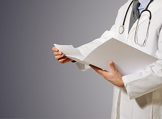 포토 JPG 해외이미지 직업 손 옷 남자 과학 유니폼 청진기 건강 병원 한명 사람 성인 사무실 약 펜 방 시험 의사 코트 공구 심장 업무 측정 심장병 해외포토 1 교육 비즈니스 의학 의료기기 신체부위 필기구 외투 의료진 도구 작업 장기_의학 질병 파일형식 이미지허브