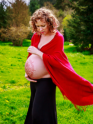 포토 JPG 해외이미지 백인 여자 자연 한명 야외 세로 컬러풀 금발 임신 바디페인팅 해외포토 서양인 1 헤어스타일 컬러 사람 생태계 파일형식 이미지허브