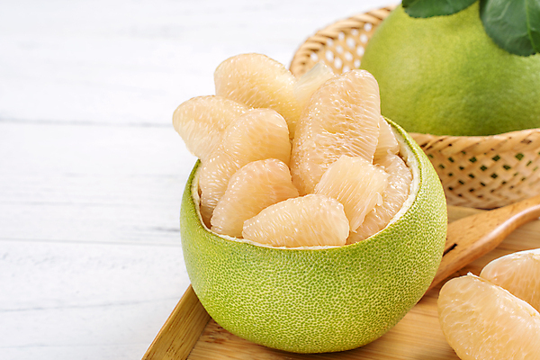 포토 JPG 해외이미지 실내 사람없음 바구니 껍질 자몽 흰배경 담기 과일조각 나무도마 해외포토 조각 백그라운드 과일 모션 도마 내부 목재 흰색 파일형식 이미지허브