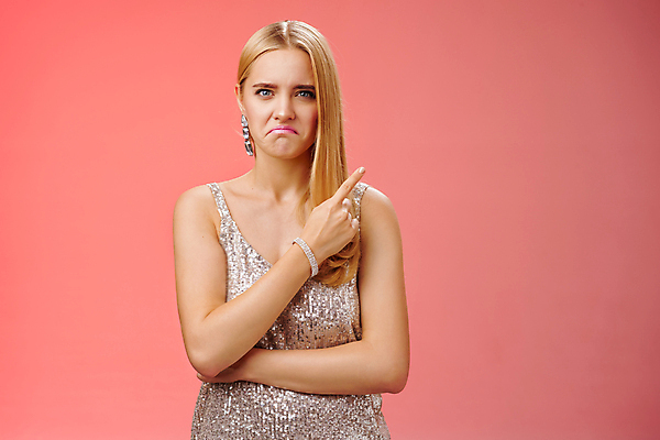 포토 JPG 해외이미지 응시 여자 감정 실내 표정 한명 손짓 상반신 성인 성인여자한명만 코랄배경 해외포토 1 시선 백그라운드 모션 사람 내부 여자한명만 성인여자만 파일형식 코랄 이미지허브