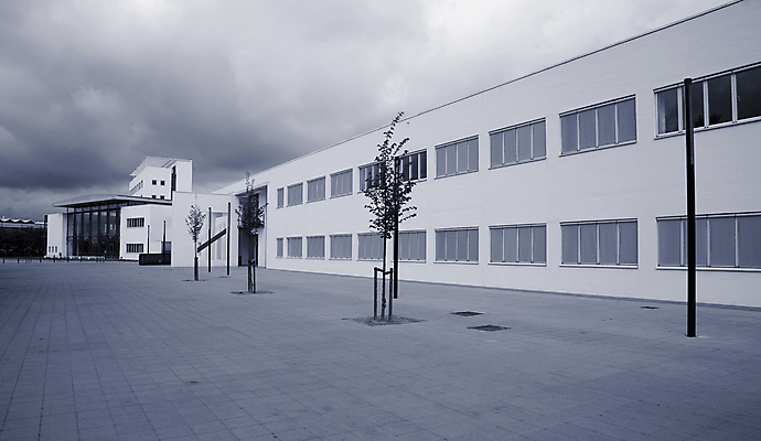 포토 JPG 해외이미지 모양 직업 디자인 외관 산업 선 회사 비즈니스 건축양식 창문 유리 성공 새로움 직장 덴마크 사람없음 야외 건물 가로 금융 파란색 사무실 햇빛 업무 재산 작음 시원함 무역 상업 정사각형 이익 스칸디나비아 콘크리트 해외포토 도형 건축물 건축 컬러 컨셉 재질 북유럽 경제 태양 작업 크기 파일형식 이미지허브