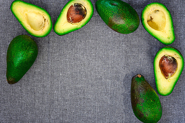 포토 JPG 해외이미지 과일 회색배경 단면 씨앗 사람없음 하이앵글 신선 유기농 아보카도 카피스페이스 해외포토 식물 웰빙 뷰포인트 백그라운드 공백 회색 파일형식 이미지허브