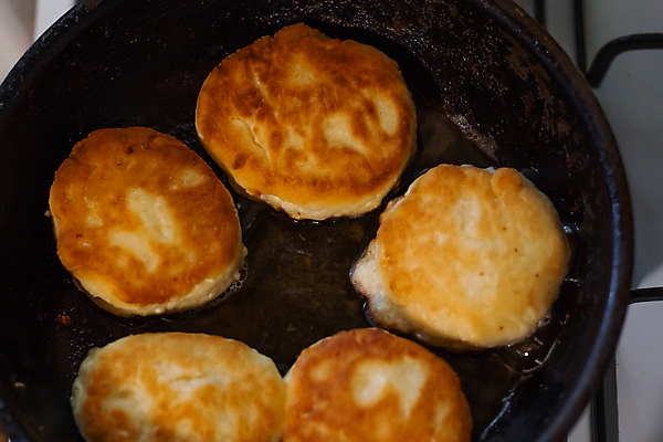 포토 JPG 해외이미지 전통 음식 아침 디저트 치즈 건강 요리 사람없음 주방 튀김 시골 신선 뜨거움 프라이팬 달콤 맛 아침식사 굽기 먹기 준비 향 레시피 팬케이크 페스츄리 핸드메이드 맛있는 해외포토 주간 빵 컨셉 모션 주방용품 유제품 케이크 식사 구이 파일형식 이미지허브