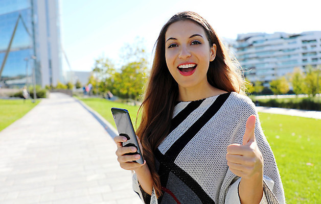 포토 JPG 해외이미지 응시 행복 겨울 비즈니스 모바일 거리 한명 웃음 사람 야외 건물 스마트폰 핸드폰 도시풍경 사무실 카메라 고층빌딩 봄 궁전 가을 잡기 도시 최고 업무 비즈니스우먼 네트워크 스마트 만족 흥분 긍정 보여주기 히스패닉 카피스페이스 브라질사람 해외포토 1 건축물 시선 계절 여자 감정 컨셉 고건축 모션 표정 풍경 빌딩 전자제품 스마트기기 공백 작업 직장인 파일형식 이미지허브