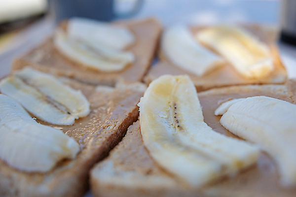 포토 JPG 해외이미지 라이프스타일 음식 빵 조각 다이어트 과일 바나나 샌드위치 건강 사람없음 갈색 주방 캠핑 우유 신선 달콤 맛 아침식사 낟알 만취 먹기 속도 질감 슬라이스 땅콩 토스트 버터 덩어리 점심식사 고립 단백질 식용 영양분 맛있는 해외포토 컬러 컨셉 모션 레저 유제품 생활 식사 견과류 술취함 영양소 파일형식 이미지허브