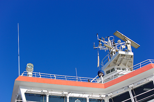 포토 JPG 해외이미지 외관 바다 백그라운드 통신 창문 난간 날씨 전등 항해 안테나 사람없음 가로 빨간색 파란색 탑 사진촬영 흰색 관찰 보트 역 둥지 정상 승무원 갑판 라디오 함선 스포트라이트 네비게이션 까마귀 명령 남아프리카 레이더 센서 해외포토 직업 건축물 컬러 배_교통 교통시설 모션 아프리카 조류 조명 전자제품 촬영 파일형식 이미지허브