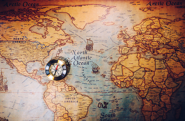 포토 JPG 해외이미지 디자인 종이 지구 바다 여행 백그라운드 컨셉 지도 비즈니스 추상 유물 항해 미술 사람없음 장식 세계 탐험 수확 골동품 덮개 역사 황금 나침반 방향 오브젝트 검색 복고 페이지 네비게이션 발견 경도 그런지 세기 양피지 옛날 위도 지도책 지리 해외포토 전통 무늬 농업 배_교통 모션 문화예술 책 뚜껑 파일형식 이미지허브