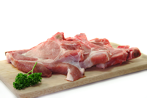 포토 JPG 해외이미지 음식 분홍색 양파 뼈 파슬리 육류 돼지고기 스테이크 요리 사람없음 빨간색 신선 자르기 굽기 준비 날것 소금 후추 해외포토 컬러 채소 식재료 모션 서양음식 구이 향신료 파일형식 이미지허브