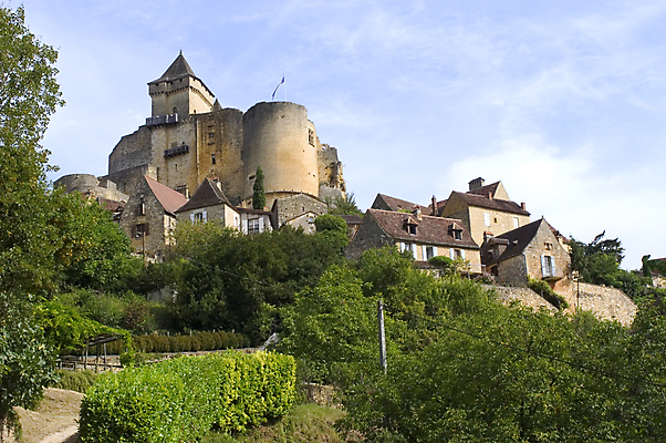포토 JPG 해외이미지 나무 유럽 벽 여행 건축양식 자연 지붕 휴가 풍경 사람없음 야외 건물 여름 강 마을 탑 프랑스 골동품 바위 성 중세기사 중세 역사 재산 땅 언덕 그림 전략 방문 프랑스어 옛날 해외포토 식물 문자 건축물 계절 건축 나라 금융 돌_바위 생태계 파일형식 이미지허브