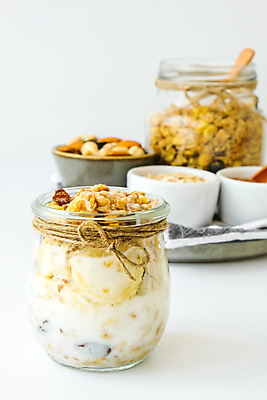 포토 JPG 해외이미지 실내 사람없음 아웃포커스 흰배경 요거트 오트밀 그래놀라 그릭요거트 해외포토 음식 백그라운드 유제품 촬영기법 내부 흰색 파일형식 귀리 이미지허브