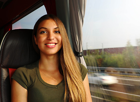 포토 JPG 해외이미지 백인 긴머리 응시 여자 행복 얼굴 여행 컨셉 의자 창문 교통시설 모션 버스 한명 미소 사람 앉기 여행객 카메라 이탈리아 기차 닫기 콜롬비아 포르투갈 출퇴근 승객 히스패닉 일반 스페인어 카피스페이스 브라질사람 해외포토 서양인 1 헤어스타일 시선 감정 유럽 육상교통 가구 교통 비즈니스 대중교통 표정 신체부위 전자제품 공백 남아메리카 시설 파일형식 이미지허브