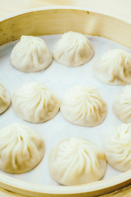 포토 JPG 해외이미지 전통 접시 음식 육류 돼지고기 요리 동양인 사람없음 식사 저녁식사 중국 어둠 신선 뜨거움 대나무 반죽 기선 경단 러시아인 핸드메이드 맛있는 해외포토 서양인 나무 식기 아시아 배_교통 식재료 인종 파일형식 이미지허브