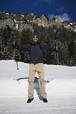포토 JPG 해외이미지 백인 1 라이프스타일 남자 스포츠 여행 겨울 배낭 자국 자연 산 한명 사람 야외 여행객 걷기 계곡 점프 외침 산책 등산 트래킹 하이킹 세계문화유산 자유 바둑 비명 하이커 눈내림 해외포토 서양인 계절 컨셉 가방 모션 놀이 레저 휴식 눈_날씨 생활 소리 문화재 생태계 파일형식 이미지허브