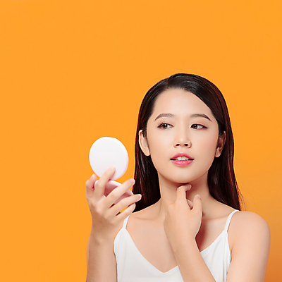 포토 JPG 해외이미지 응시 여자 실내 한명 들기 동양인 상반신 성인 앞모습 뷰티 팩트 성인여자한명만 주황색배경 해외포토 1 시선 뷰포인트 백그라운드 모션 사람 인종 내부 주황색 화장품 여자한명만 성인여자만 파일형식 이미지허브