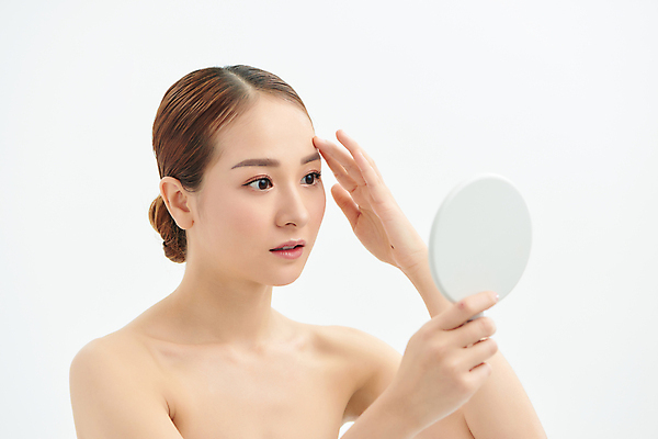 포토 JPG 해외이미지 응시 여자 실내 한명 들기 동양인 손짓 상반신 성인 옆모습 뷰티 확인 흰배경 손거울 성인여자한명만 해외포토 1 시선 뷰포인트 백그라운드 모션 사람 인종 내부 거울 흰색 여자한명만 성인여자만 파일형식 이미지허브