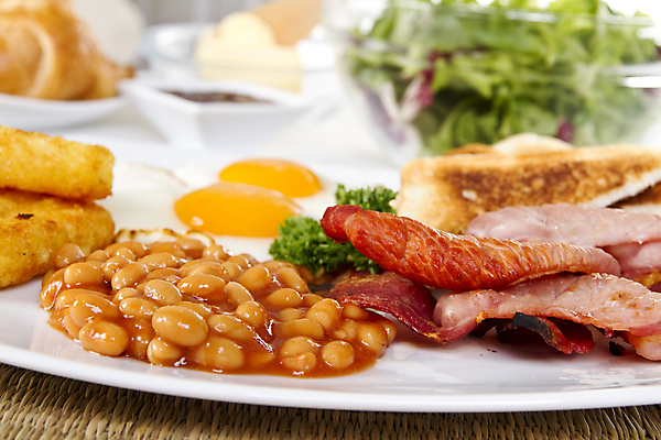 포토 JPG 해외이미지 접시 실내 사람없음 아웃포커스 샐러드 아침식사 계란프라이 토스트 베이컨 콩요리 해외포토 식기 음식 빵 촬영기법 돼지고기 내부 식사 계란요리 파일형식 이미지허브