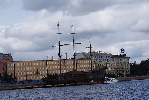 포토 JPG 해외이미지 구름 외관 유럽 문화 여행 겨울 건축양식 하늘 아침 미술 사람없음 건물 파란색 도시풍경 조각상 숫자 맑음 궁전 가을 기둥 도시 역사 심볼 박물관 서리 정사각형 러시아 타운 러시아인 옛날 제국 해외포토 주간 자연요소 도형 서양인 문자 건축물 계절 건축 나라 컬러 고건축 날씨 문화예술 풍경 조형물 파일형식 이미지허브