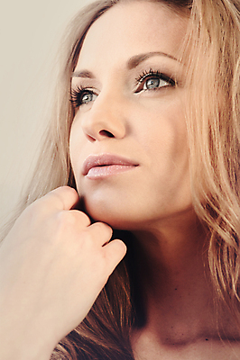 포토 JPG 해외이미지 백인 모델 1 라이프스타일 손 여자 행복 얼굴 백그라운드 신체 휴식 건강 한명 미소 사람 동양인 성인 뷰티 유행 검은색 흰색 신선 피부 내추럴 거짓말 고립 돌봄 해외포토 서양인 감정 컬러 컨셉 모션 표정 인종 생활 신체부위 파일형식 이미지허브