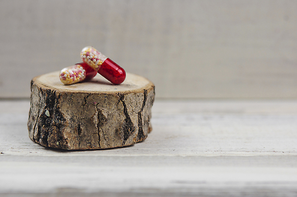 포토 JPG 해외이미지 과학 백그라운드 컨셉 탁자 건강 병원 사람없음 목재 컬러풀 알약 약 흰색 질병 컨테이너 약국 오브젝트 처방 레시피 비타민 테라피 중독 흙더미 조제 보충 돌봄 복용 헬프 항생제 나무배경 해외포토 나무 산업 컬러 가구 재료 의학 모션 뷰티 흙 도움 만들기 영양소 파일형식 더미 이미지허브