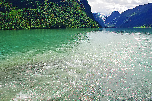 포토 JPG 해외이미지 꽃 유럽 지구 바다 섬 여행 자연 하늘 표면 휴가 산 요정 항해 노르웨이 사람없음 가로 물 파란색 반사 평화 환경 침묵 자유 안개 고급 저녁 크루즈 북쪽 스칸디나비아 수평선 해외포토 자연요소 식물 나라 컬러 컨셉 배_교통 날씨 소리 야간 방향 생태계 파일형식 이미지허브