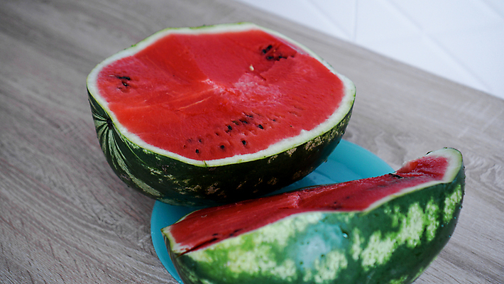 포토 JPG 해외이미지 음식 조각 백그라운드 농업 다이어트 과일 자연 탁자 디저트 수박 건강 요리 씨앗 사람없음 야외 목재 빨간색 초록색 물 주스 줄무늬 수확 신선 면 원형 달콤 맛 멜론 설탕 자르기 연도 먹기 상쾌 유기농 슬라이스 향기 밭일 숙성 채식주의자 해외포토 자연요소 도형 나무 식물 웰빙 감정 산업 음료 컬러 가구 컨셉 무늬 재료 모션 생태계 채식 냄새 파일형식 이미지허브