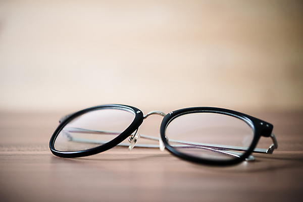 포토 JPG 해외이미지 디자인 안경 백그라운드 비즈니스 탁자 프레임 사람없음 목재 사무실 독서 유행 검은색 정상 오브젝트 비전 옛날 광학 힙스터 해외포토 나무 잡화 패션 컬러 가구 재료 파일형식 이미지허브