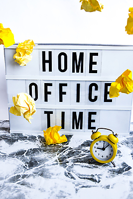 포토 JPG 해외이미지 실내 사람없음 떨어짐 탁상시계 재택근무 라이트박스 종이뭉치 해외포토 종이 시계 컨셉 비즈니스 내부 뭉치 파일형식 이미지허브