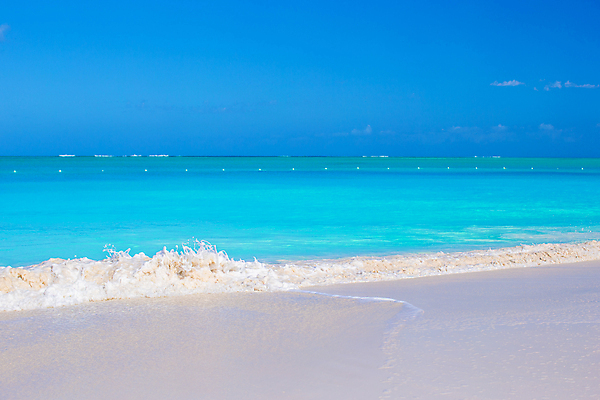 포토 JPG 해외이미지 주간 파도 하늘 해변 사람없음 야외 여름 파란색 맑음 여름풍경 휴양지 카리브해 해외포토 자연요소 계절 바다 컬러 날씨 풍경 장소 파일형식 여름_계절 이미지허브