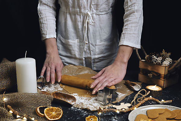 포토 JPG 해외이미지 디자인 계절 행복 음식 크리스마스 겨울 오렌지 과일 탁자 아침 추상 휴가 불꽃 새로움 주택 선물 요리 사람없음 목재 장식 빛 컬러풀 쿠키 주방 검은색 어둠 축하 원형 황금 맛 저녁 12월 연도 1월 치프 해외포토 주간 도형 나무 기념일 감정 컬러 가구 컨셉 무늬 재료 불 디저트 건물 날짜 야간 파일형식 이미지허브