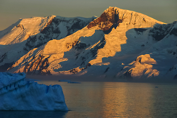 포토 JPG 해외이미지 바다 섬 여행 겨울 자연 하늘 산 항해 파노라마 풍경 사람없음 야외 물 태양 뷰티 환경 얼음 침묵 추위 흰색 전원 황무지 남극 북극 빙하 함선 서리 봉 빙산 북쪽 남쪽 그린란드 북극해 해외포토 자연요소 계절 컬러 촬영기법 덴마크 소리 배 전기에너지 극지방 방향 생태계 선박 파일형식 이미지허브