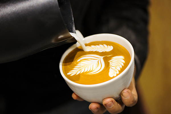 포토 JPG 해외이미지 전통 손 종이 커피 음료 포즈 백그라운드 컨셉 가정 휴식 콩 실내 사람없음 컵 갈색 상점 금속 주방 일본 검은색 카페 흐름 머그컵 흰색 신선 뜨거움 액체 붓기 떨어짐 대만 상쾌 향기 아로마 바리스타 구리 단절 아라비카 아랍어 양조 옛날 카페인 필터 해외포토 직업 식기 감정 아시아 컬러 모션 재질 곡류 내부 신체부위 원소 냄새 파일형식 이미지허브