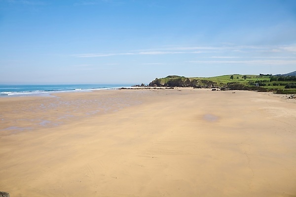 포토 JPG 해외이미지 나무 구름 유럽 지구 모래 파도 바다 자연 조류 휴가 산 풍경 경사 잔디 사람없음 야외 초록색 물 여름 파란색 모래사장 뷰티 젖음 바위 만 액체 스페인 숲 망토 땅바닥 삼림지대 혼자 수평선 해외포토 자연요소 식물 동물 계절 나라 컬러 바닥 돌_바위 생태계 파일형식 이미지허브