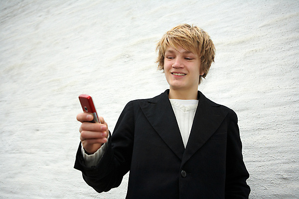 포토 JPG 해외이미지 백인 학생 라이프스타일 외관 남자 행복 남학생 벽 셔츠 통신 청소년 모바일 짧은머리 거리 세포 한명 미소 사람 야외 10대 캐주얼 스마트폰 청춘 재킷 잡기 도시 스웨터 설정 양모 혼자 해외포토 서양인 1 헤어스타일 옷 감정 컨셉 상의 모션 표정 생활 핸드폰 스마트기기 외투 직물 파일형식 이미지허브