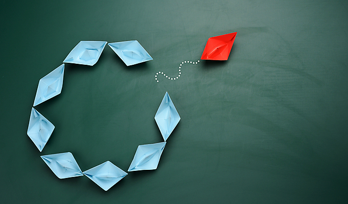 포토 JPG 해외이미지 점선 비즈니스 실내 사람없음 원형 그룹 오브젝트 종이배 일탈 초록배경 해외포토 도형 선 백그라운드 내부 초록색 종이접기 파일형식 이미지허브