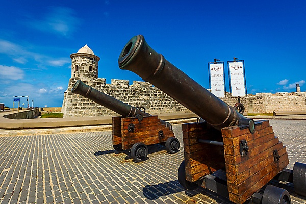 포토 JPG 해외이미지 무기 북아메리카 자연 하늘 군대 사람없음 야외 가로 컬러풀 성 박물관 군용 쿠바 대포 아바나 카피스페이스 해외포토 건축물 컬러 아메리카 공백 중앙아메리카 생태계 파일형식 이미지허브