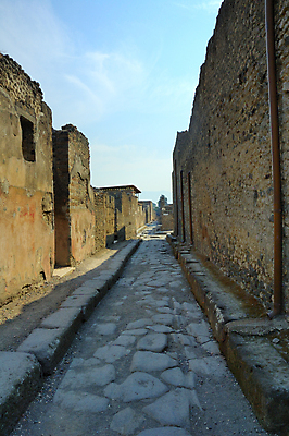 포토 JPG 해외이미지 유럽 산 거리 석조 사람없음 이탈리아 조약돌 화산 좁은 로마인 복원 옛날 재 해외포토 나라 인종 돌_바위 파일형식 이미지허브