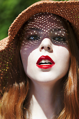 포토 JPG 해외이미지 시선 얼굴 건강 한명 야외 뷰티 유행 화장품 표현 입 화려 입술 세련 해외포토 1 컨셉 사람 신체부위 파일형식 이미지허브