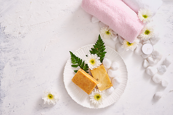 포토 JPG 해외이미지 식물 접시 꽃 잎 실내 사람없음 하이앵글 수건 스파 화장품 조약돌 흰배경 스파용품 비누 에스테틱 해외포토 식기 뷰포인트 백그라운드 내부 위생용품 뷰티 돌_바위 흰색 오브젝트 파일형식 이미지허브