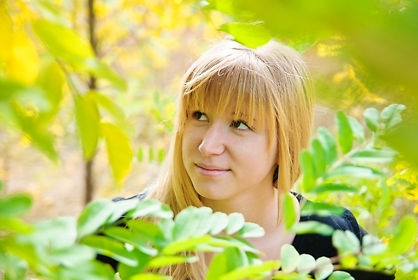 포토 JPG 해외이미지 나무 백인 1 라이프스타일 계절 공원 여자 행복 얼굴 잎 오렌지 자연 한명 미소 사람 야외 10대 청춘 뷰티 노란색 가을 황금 숲 9월 10월 내추럴 해외포토 서양인 식물 공공시설 감정 컬러 컨셉 과일 청소년 표정 생활 신체부위 날짜 생태계 파일형식 이미지허브