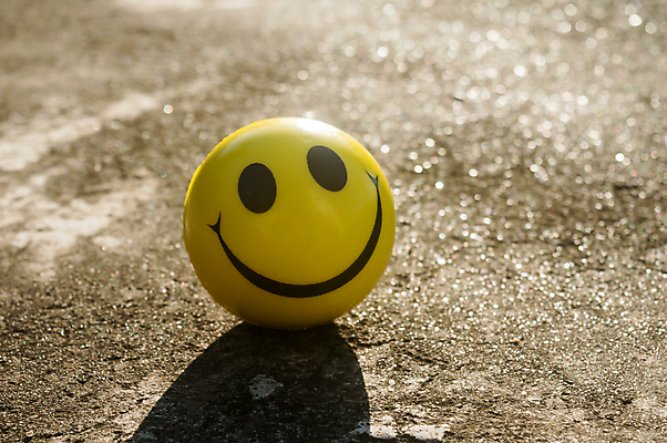 포토 JPG 해외이미지 모양 캐릭터 디자인 배너 행복 감정 얼굴 여행 백그라운드 컨셉 비즈니스 자연 벽지 휴가 미소 사람없음 장식 여름 컬러풀 장난감 노란색 기쁨 수확 바위 흰색 축하 표현 유머 플라스틱 심볼 오브젝트 사인 질감 긍정 이모티콘 우울증 카피스페이스 해외포토 계절 컬러 농업 재질 표정 신체부위 공백 돌_바위 질병 생태계 파일형식 이미지허브