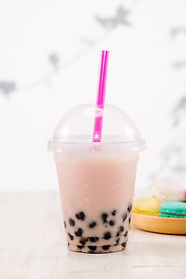 포토 JPG 해외이미지 디저트 실내 빨대 사람없음 마카롱 딸기맛 테이크아웃컵 플라스틱컵 버블티 해외포토 음료 음식 딸기 내부 컵 맛 플라스틱 파일형식 이미지허브