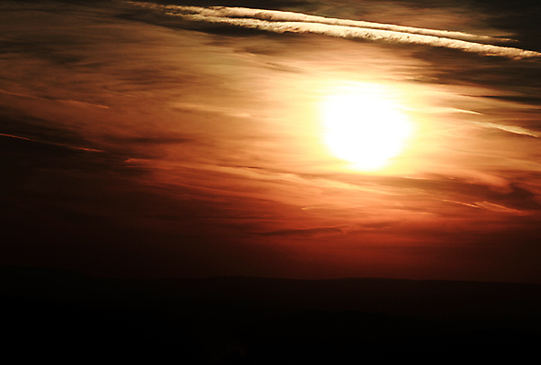 포토 JPG 해외이미지 구름 실루엣 자연 하늘 날씨 추상 풍경 사람없음 야외 빨간색 햇빛 태양 노란색 환경 검은색 어둠 일몰 분위기 황금 솜털 스카이라인 재앙 수평선 해외포토 자연요소 컬러 컨셉 무늬 촬영기법 노을 생태계 파일형식 이미지허브