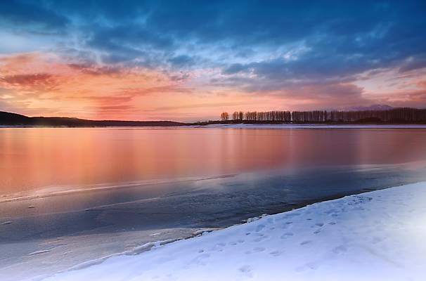 포토 JPG 해외이미지 구름 배너 호수 파도 여행 백그라운드 겨울 오렌지 자연 하늘 미술 풍경 사람없음 야외 물 파란색 컬러풀 햇빛 뷰티 반사 노란색 일출 황혼 일몰 새벽 달력 연못 분위기 황금 저녁 공상 천국 깊이 수평선 국경 해외포토 자연요소 계절 바다 컬러 컨셉 과일 문화예술 태양 노을 야간 생태계 파일형식 이미지허브