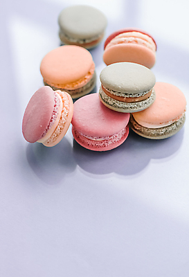 포토 JPG 해외이미지 디저트 실내 사람없음 쌓기 달콤 마카롱 보라색배경 해외포토 음식 백그라운드 모션 내부 보라색 맛 파일형식 이미지허브