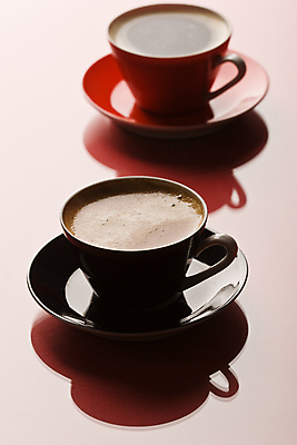 포토 JPG 해외이미지 커피 음료 2 그림자 사람없음 컵 빨간색 검은색 그늘 함선 단절 해외포토 식기 컬러 배_교통 파일형식 이미지허브