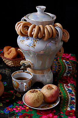 포토 JPG 해외이미지 전통 접시 꽃 유럽 음식 잎 탁자 티타임 주택 따뜻함 요리 사람없음 내부 장식 컵 빨간색 초록색 케이크 목도리 식사 저녁식사 펼침 식탁보 뜨거움 그리기 차 맛 아침식사 사과 잼 민트 허브 복고 산딸기 먼지 점심식사 건포도 고립 러시아인 전국 맛있는 해외포토 서양인 식물 식기 잡화 나라 음료 컬러 가구 컨셉 과일 모션 포도 휴식 디저트 건물 소스_음식 건과일 파일형식 이미지허브